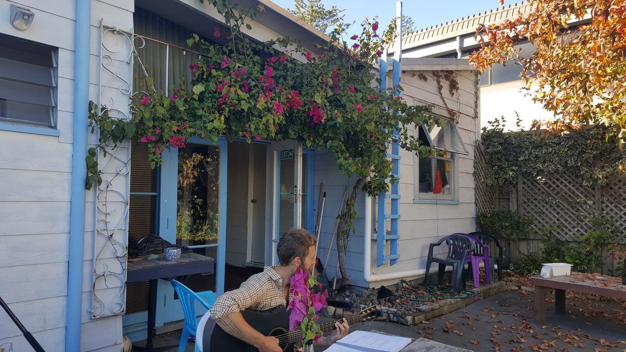 Napier Art House Backpackers Hostel Exterior photo